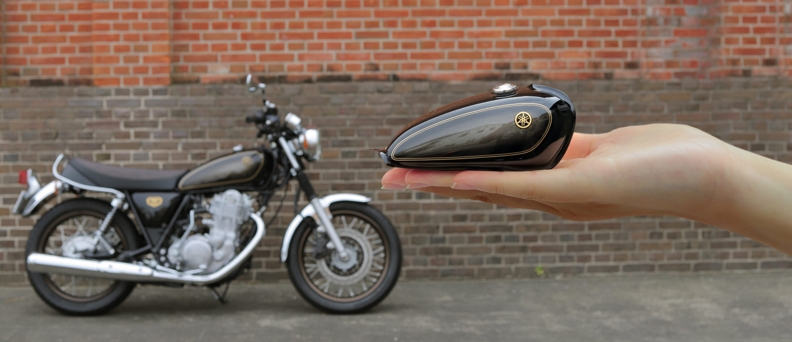 【SR大好きさん専用】SR400ファイナルエディションのミニチュアタンク未開封 79041_0001-thumb-6240x2695-