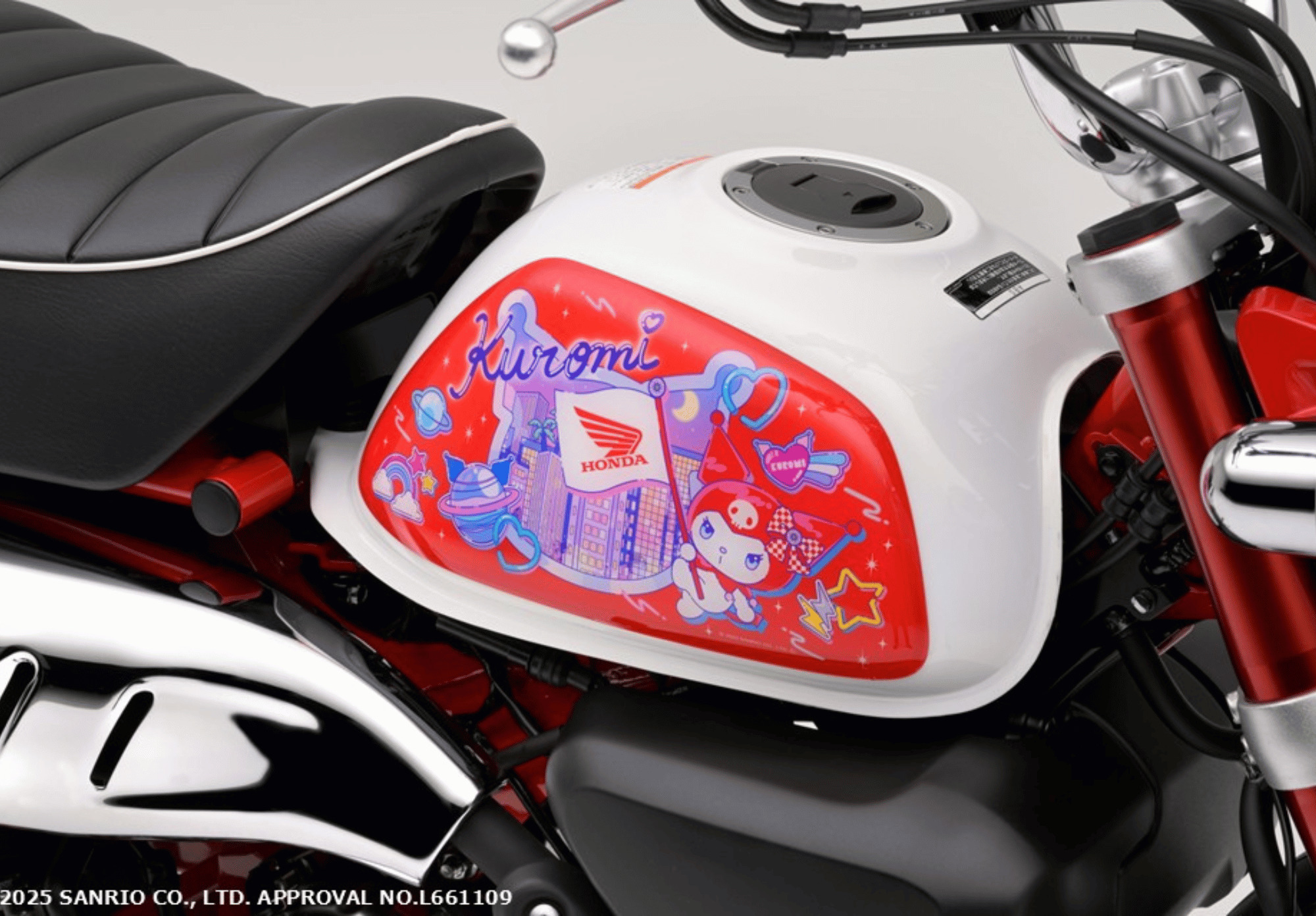 Honda × Kuromi” モンキー125用タンクサイドパネル」を受注期間限定